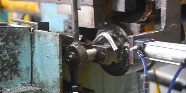 �ײ��ùɷݸְ��и���ֻ𻨺ͱ��εĴ�������